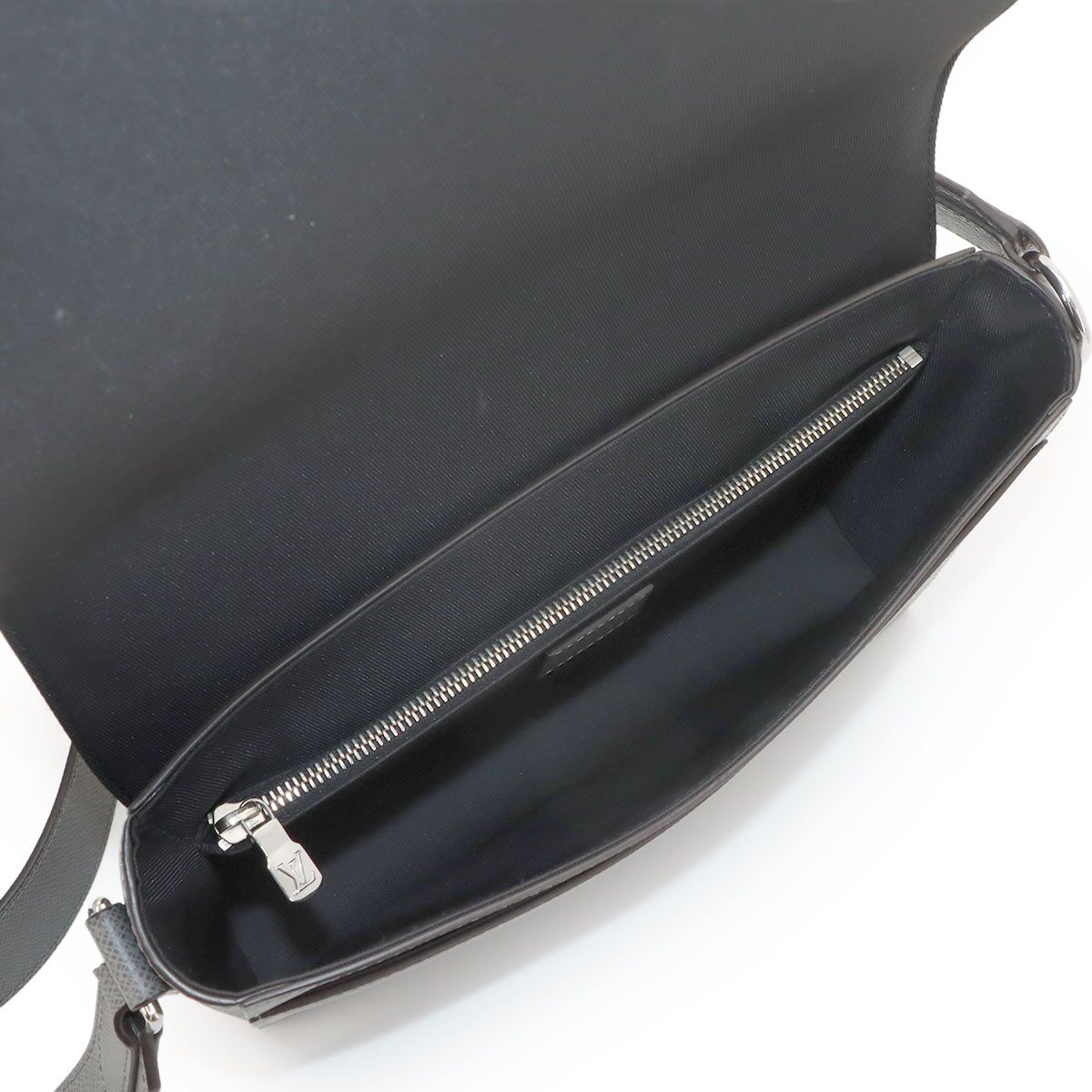 Louis Vuitton Taiga New Flap Messenger Shoulder Bag Gray — view 8