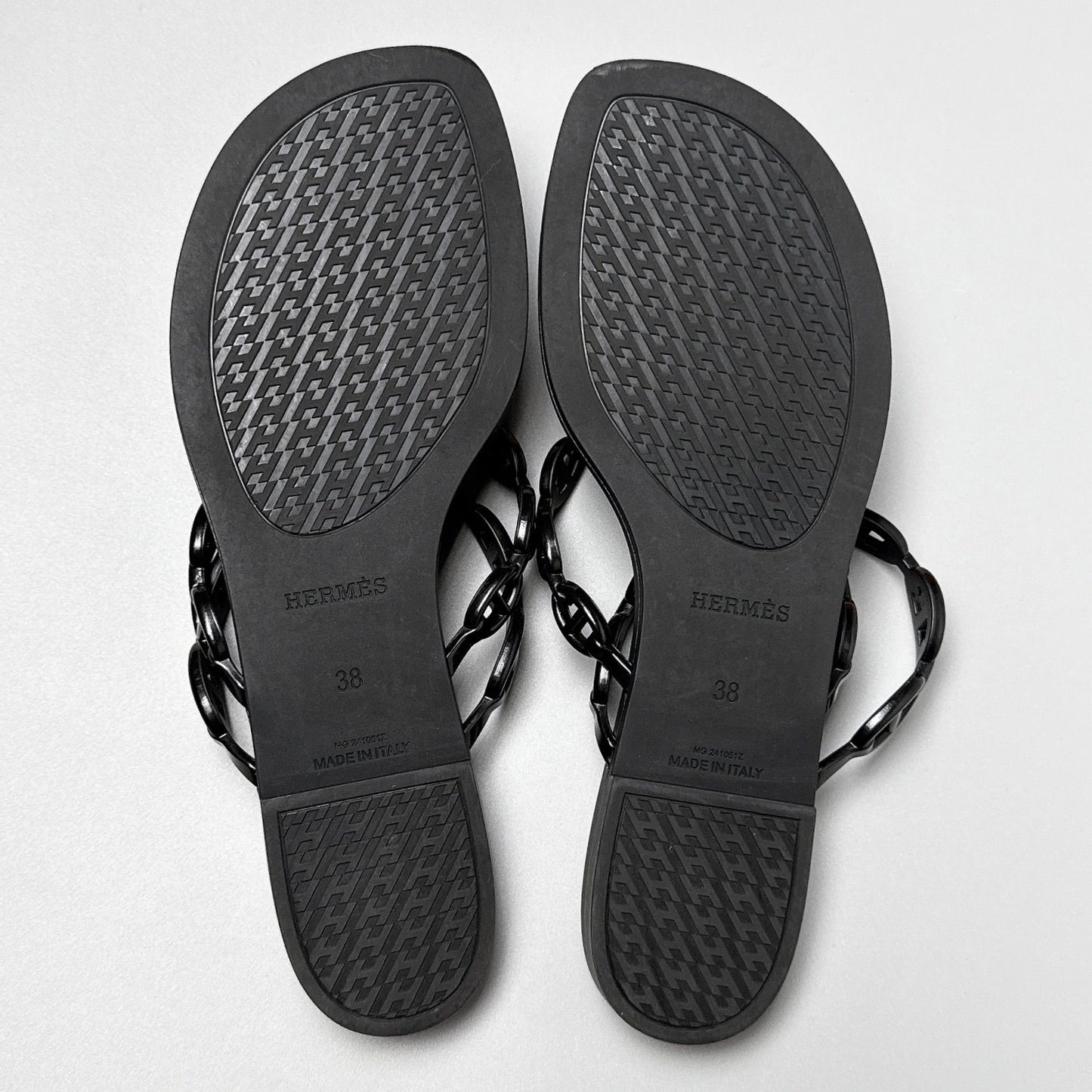 Hermes Island Sandals 38 Black Thong — view 7