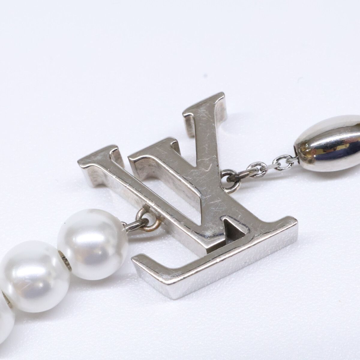 Louis Vuitton Pearl Fusion Bag Charm — view 8