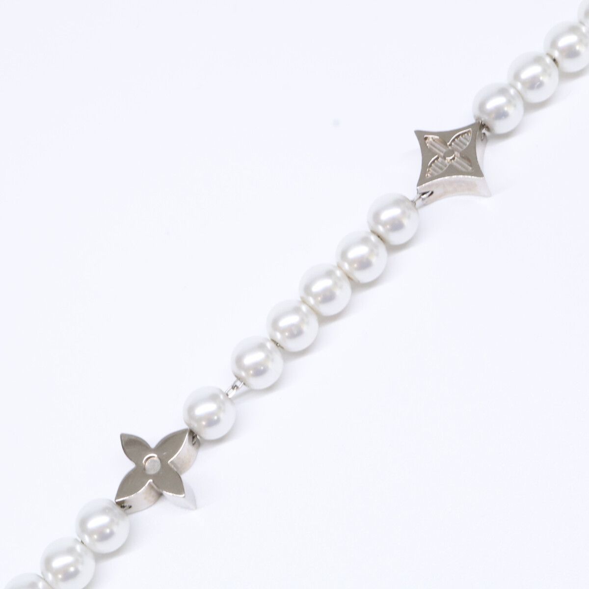 Louis Vuitton Pearl Fusion Bag Charm — view 5