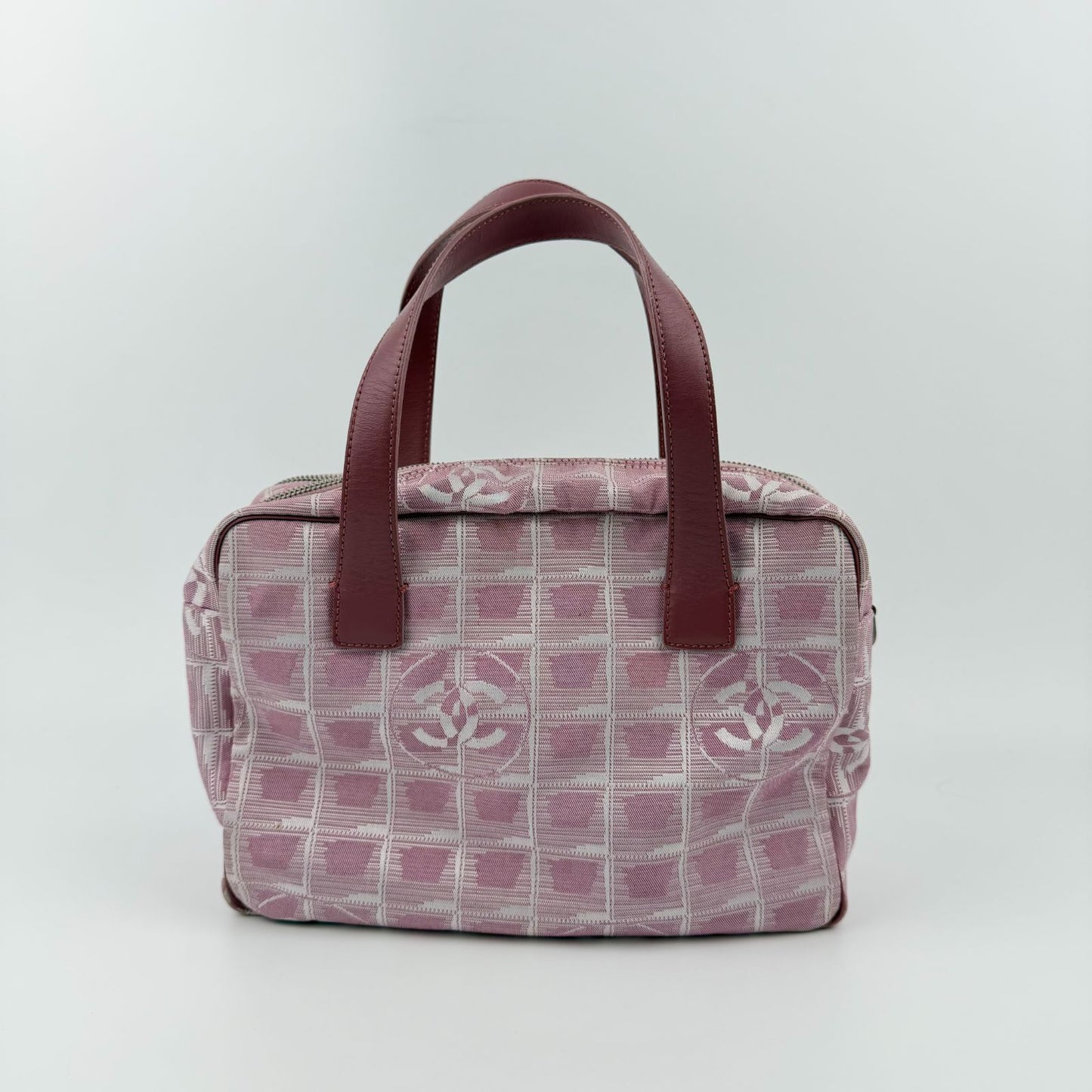 Chanel CC Logo New Travel Shoulder Bag Pink Nylon Vintage — view 2
