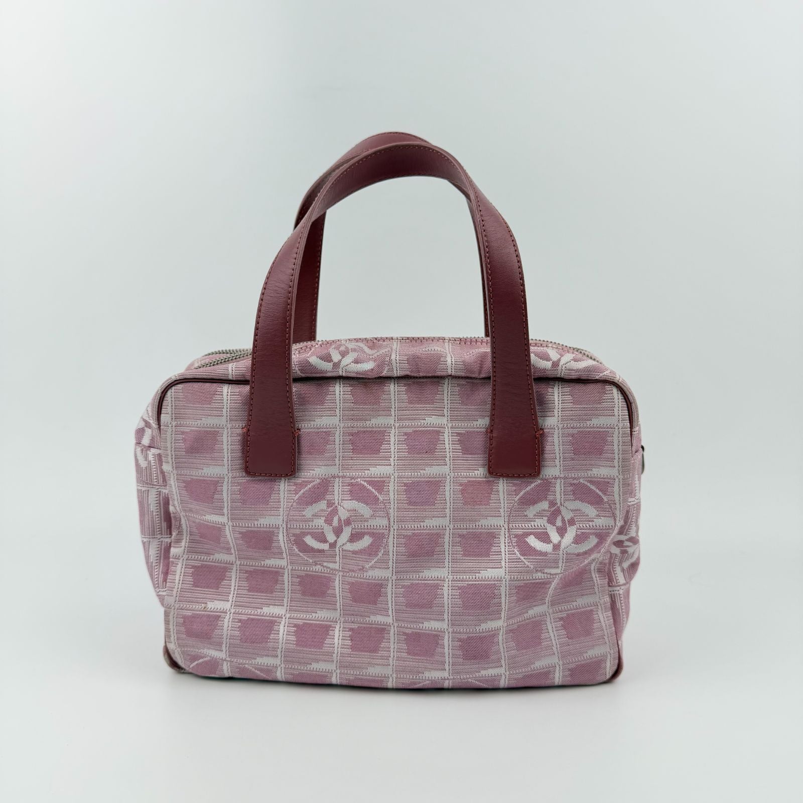 Chanel CC Logo New Travel Shoulder Bag Pink Nylon Vintage — view 2