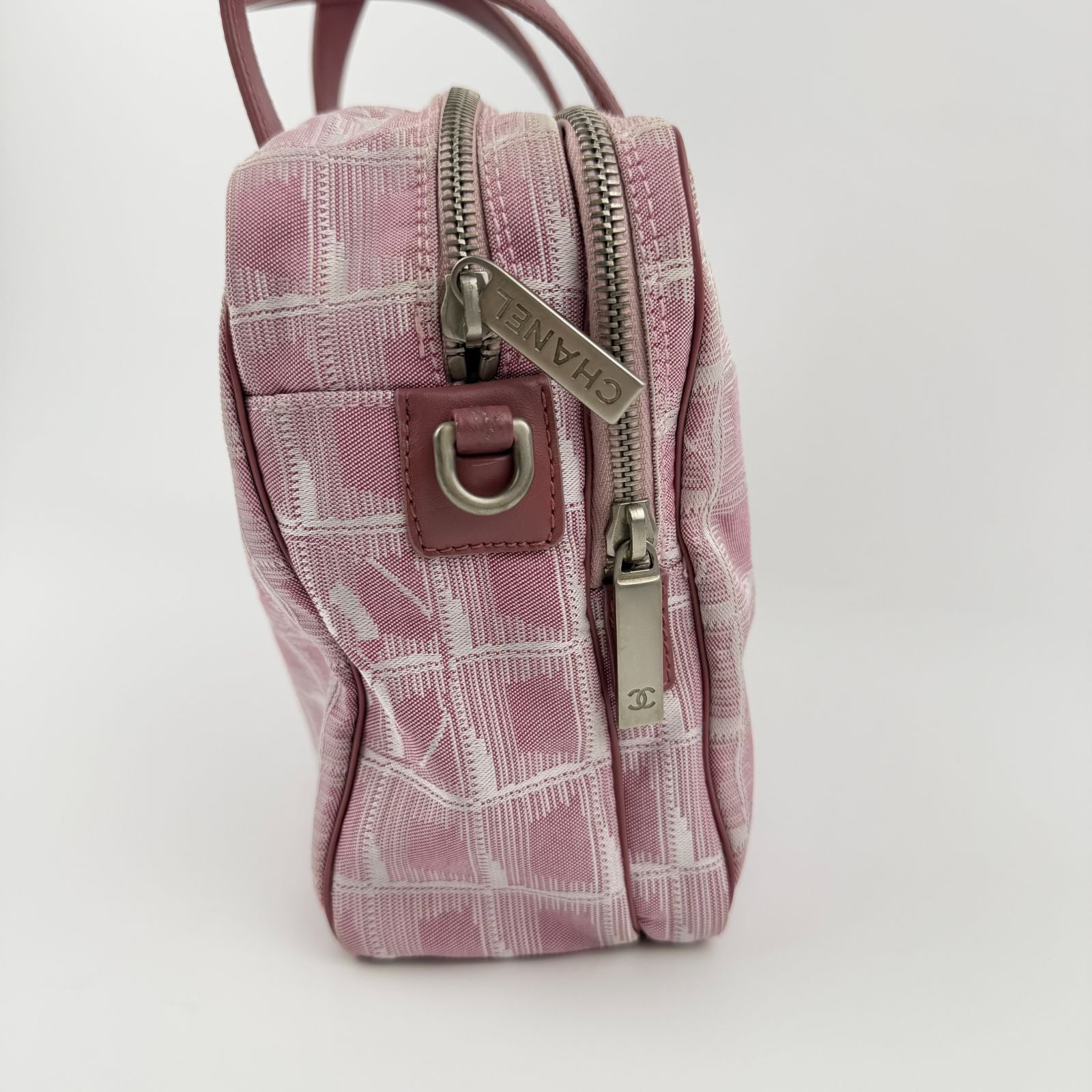 Chanel CC Logo New Travel Shoulder Bag Pink Nylon Vintage — view 4