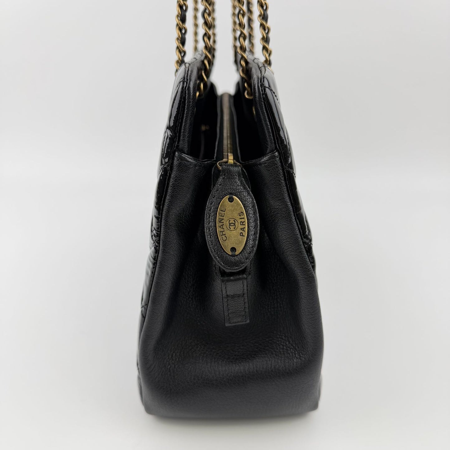 Chanel CC Logo Quilted Chain Shoulder Bag Black Enamel Vintage — view 7