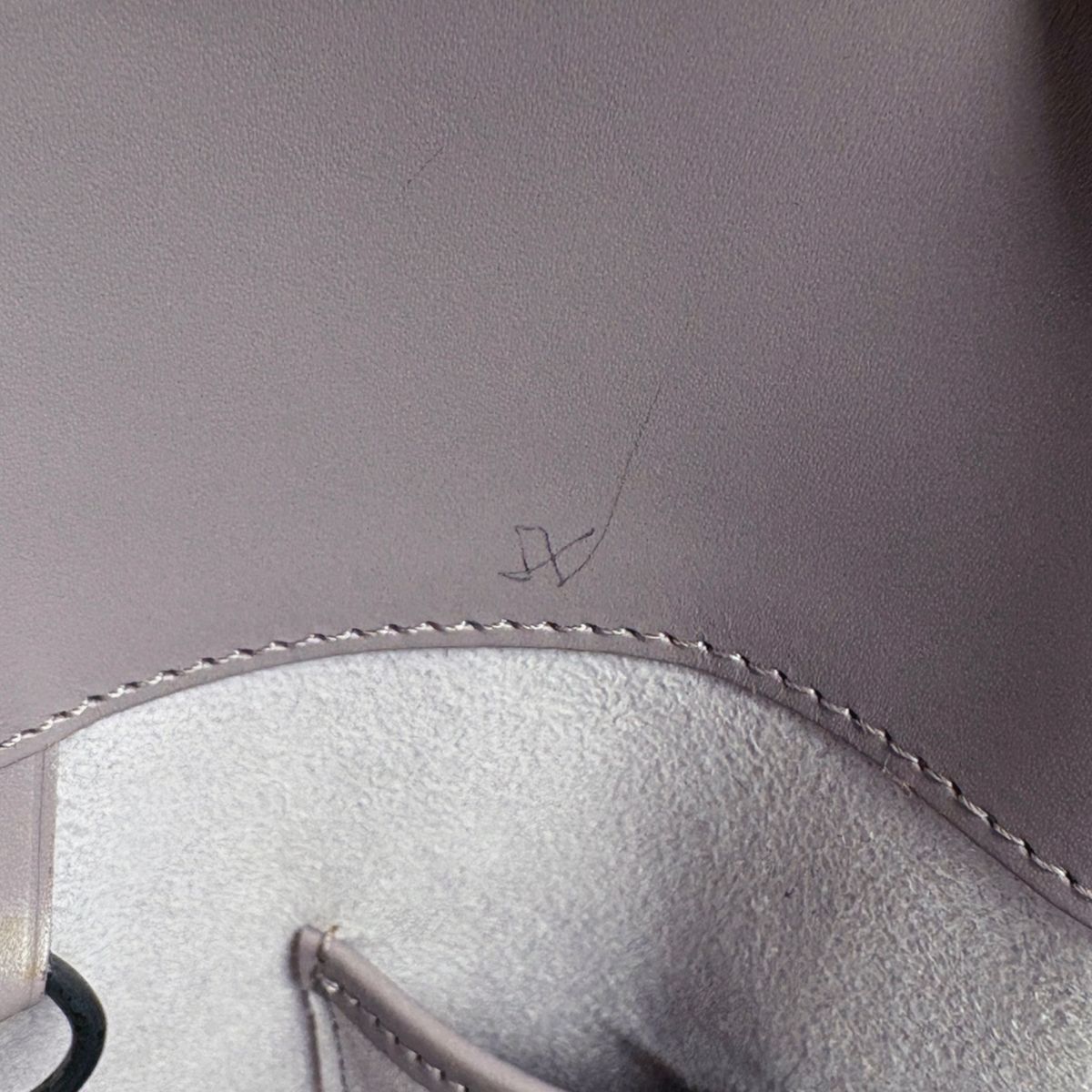 Louis Vuitton Nocturne Handbag Epi Lilac — view 7