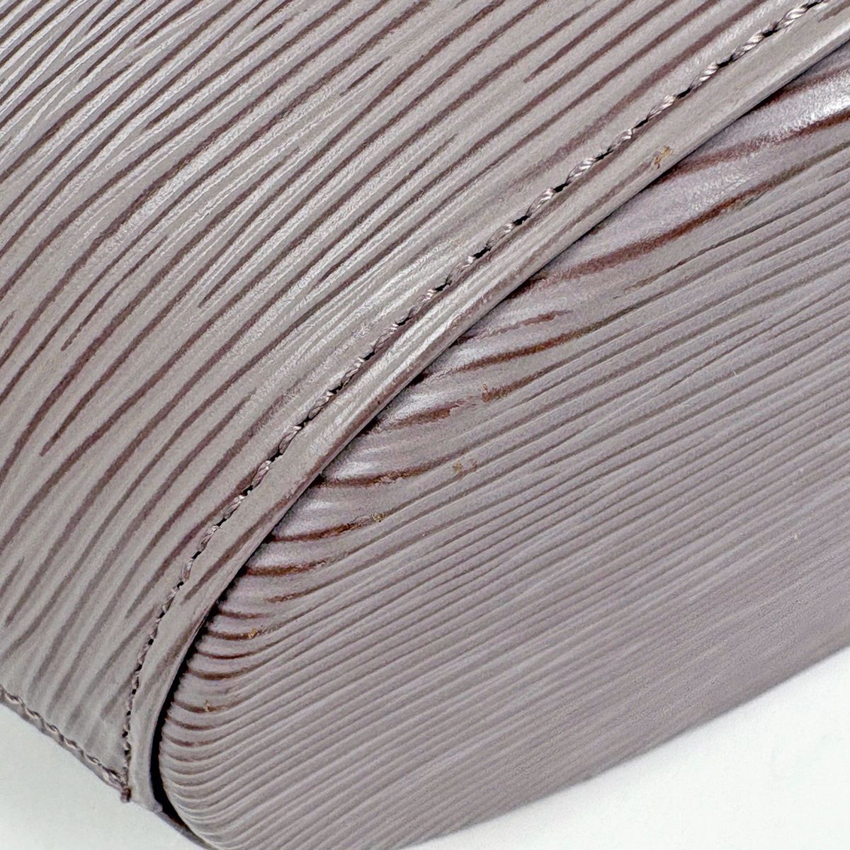 Louis Vuitton Nocturne Handbag Epi Lilac — view 3