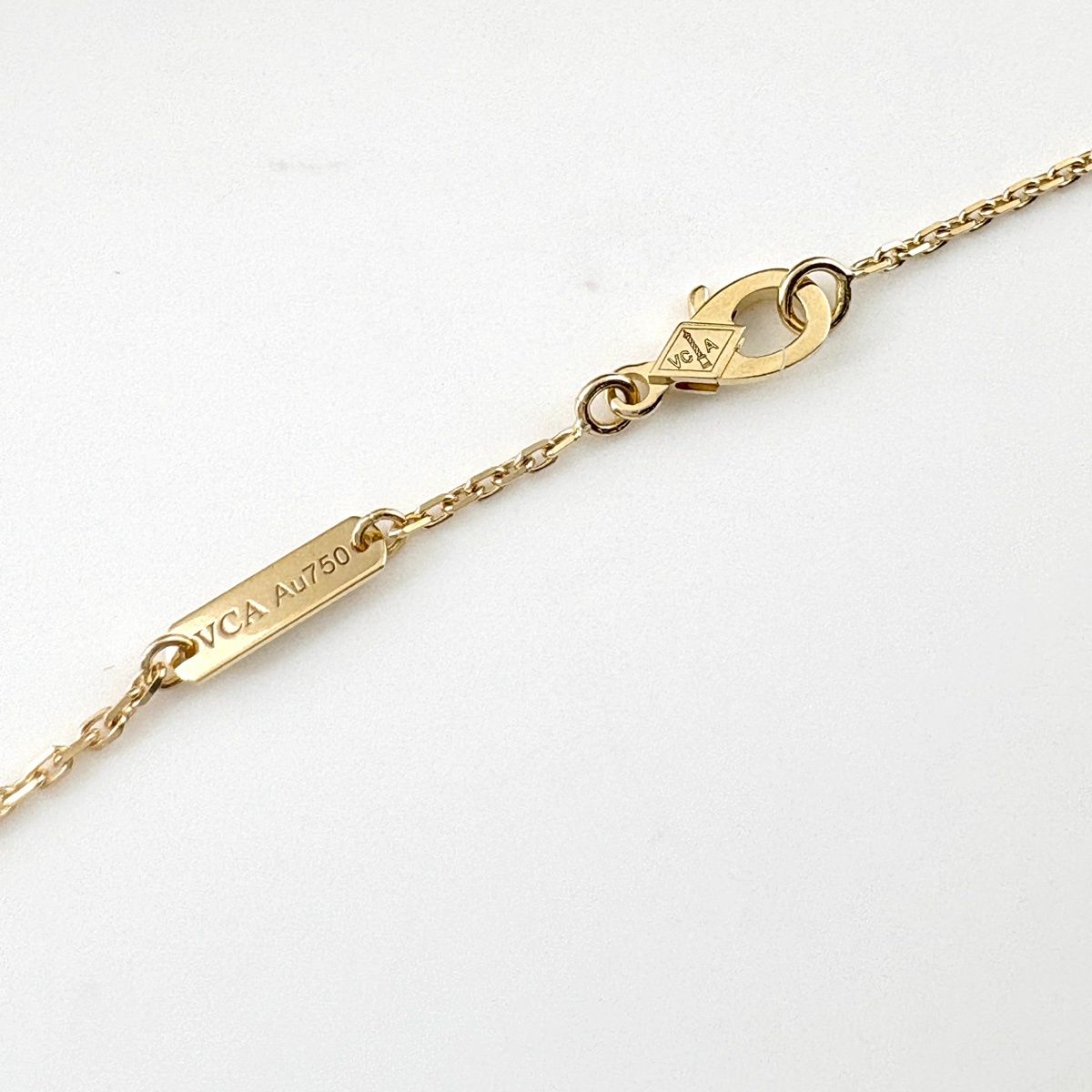 Van Cleef & Arpels Vintage Alhambra Onyx Necklace YG Yellow Gold Pendant — view 4