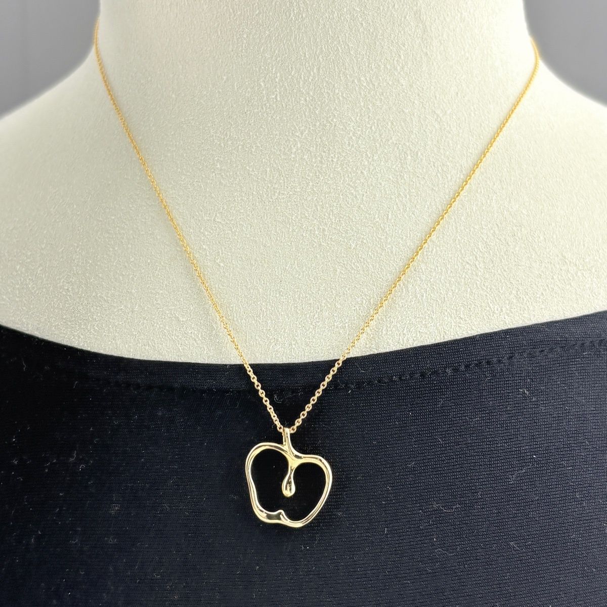 Tiffany & Co Apple Necklace YG Yellow Gold Pendant 18k — view 3