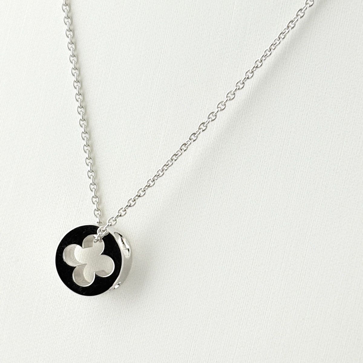 Louis Vuitton Pendentif Empreinte Necklace Pendant — view 2