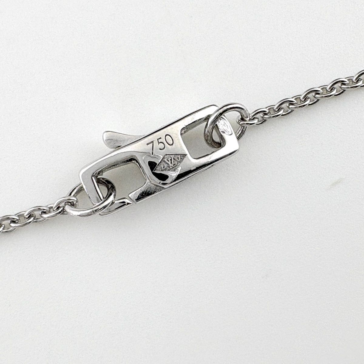 Louis Vuitton Pendentif Empreinte Necklace Pendant — view 6