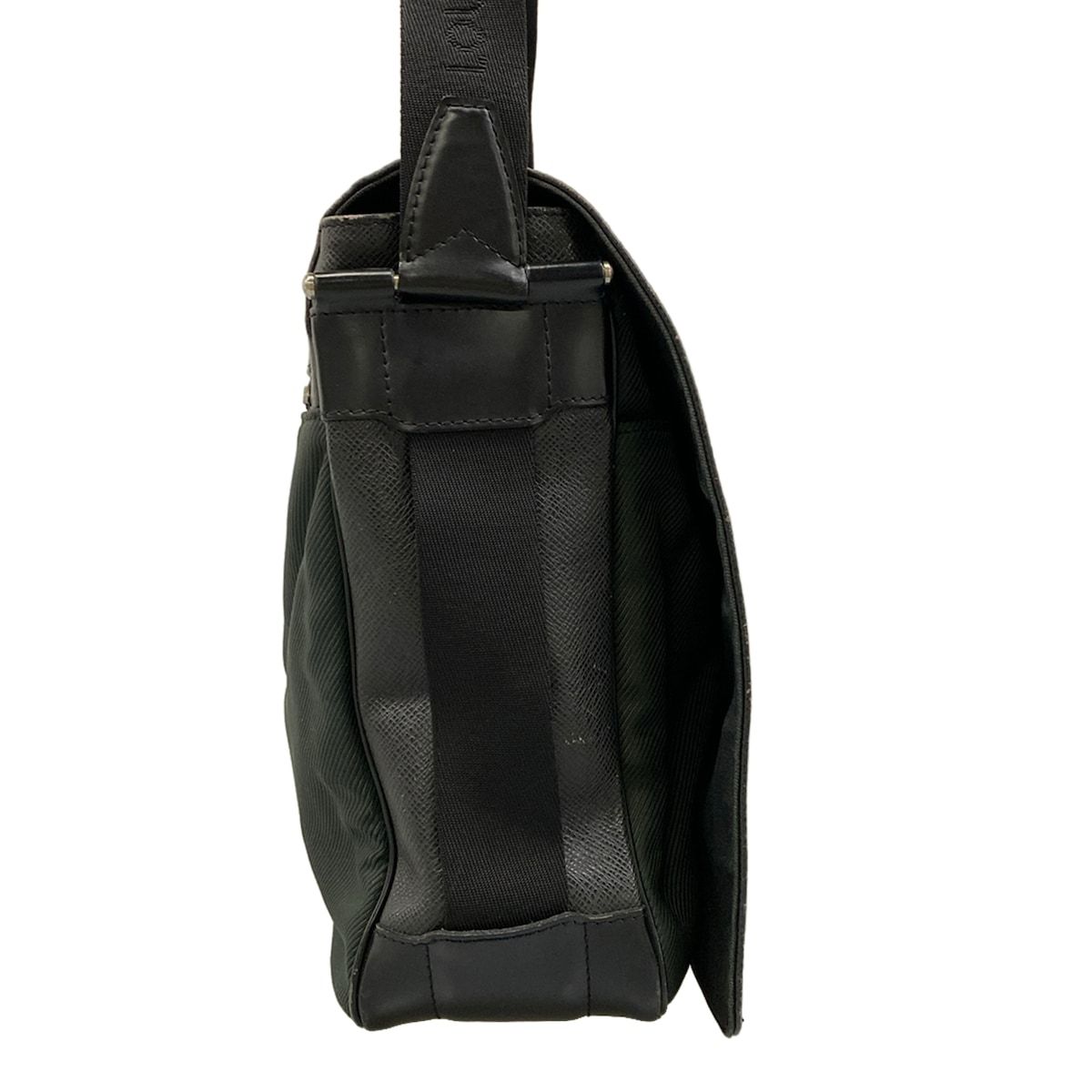 Louis Vuitton Shoulder Bag Taiga Victor Ardoise Leather — view 2