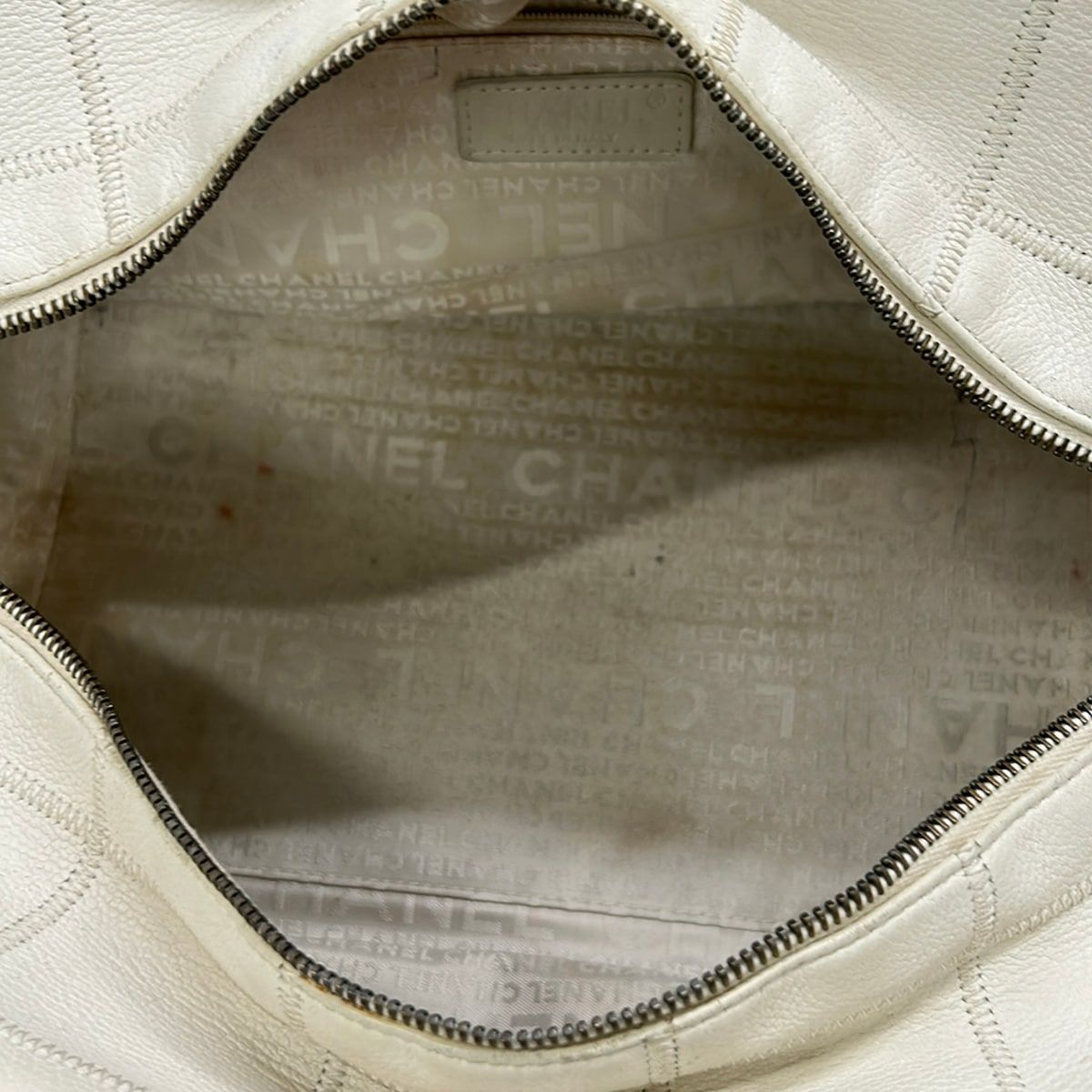 Chanel Handbag Choco Bar Stitch Ivory Silver — view 7