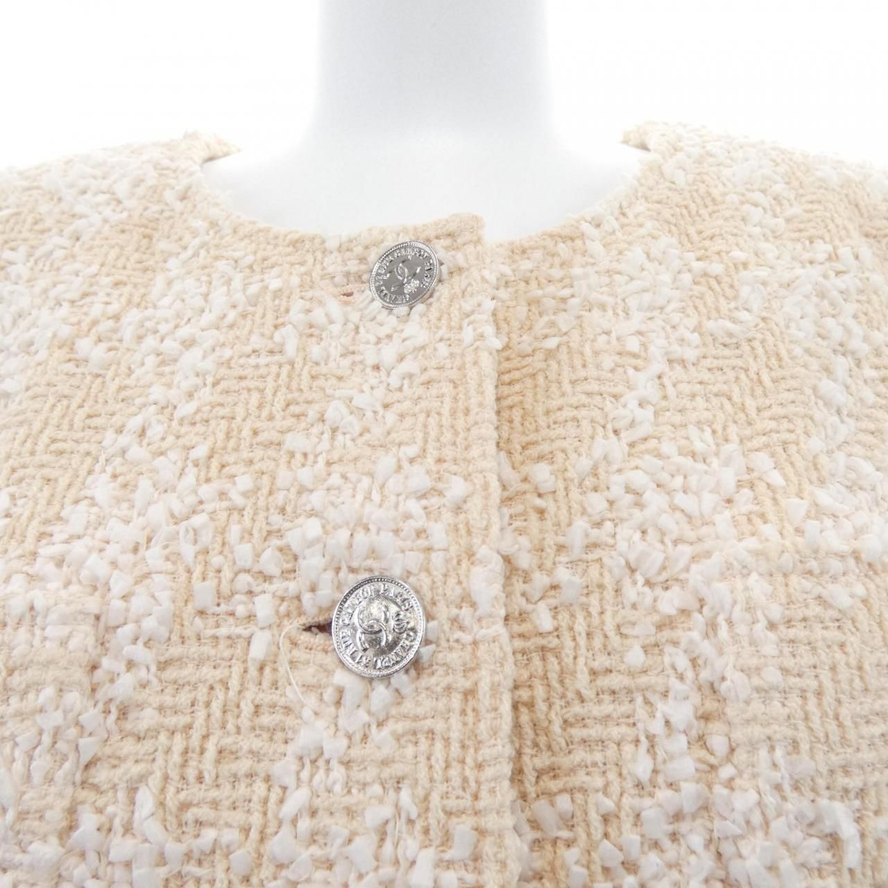 Chanel Vintage Suit Beige — view 6