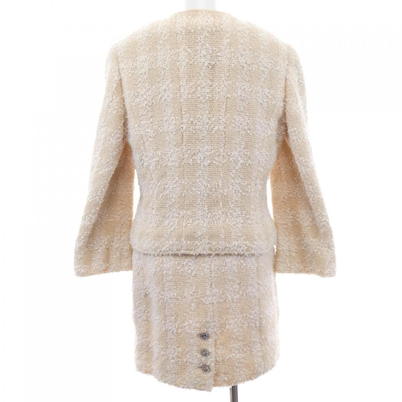 Chanel Vintage Suit Beige — view 2