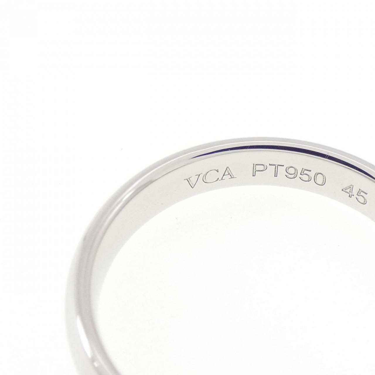 Van Cleef & Arpels Tendrement Ring — view 3