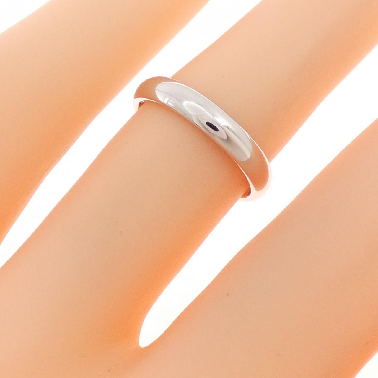 Van Cleef & Arpels Tendrement Ring — view 4