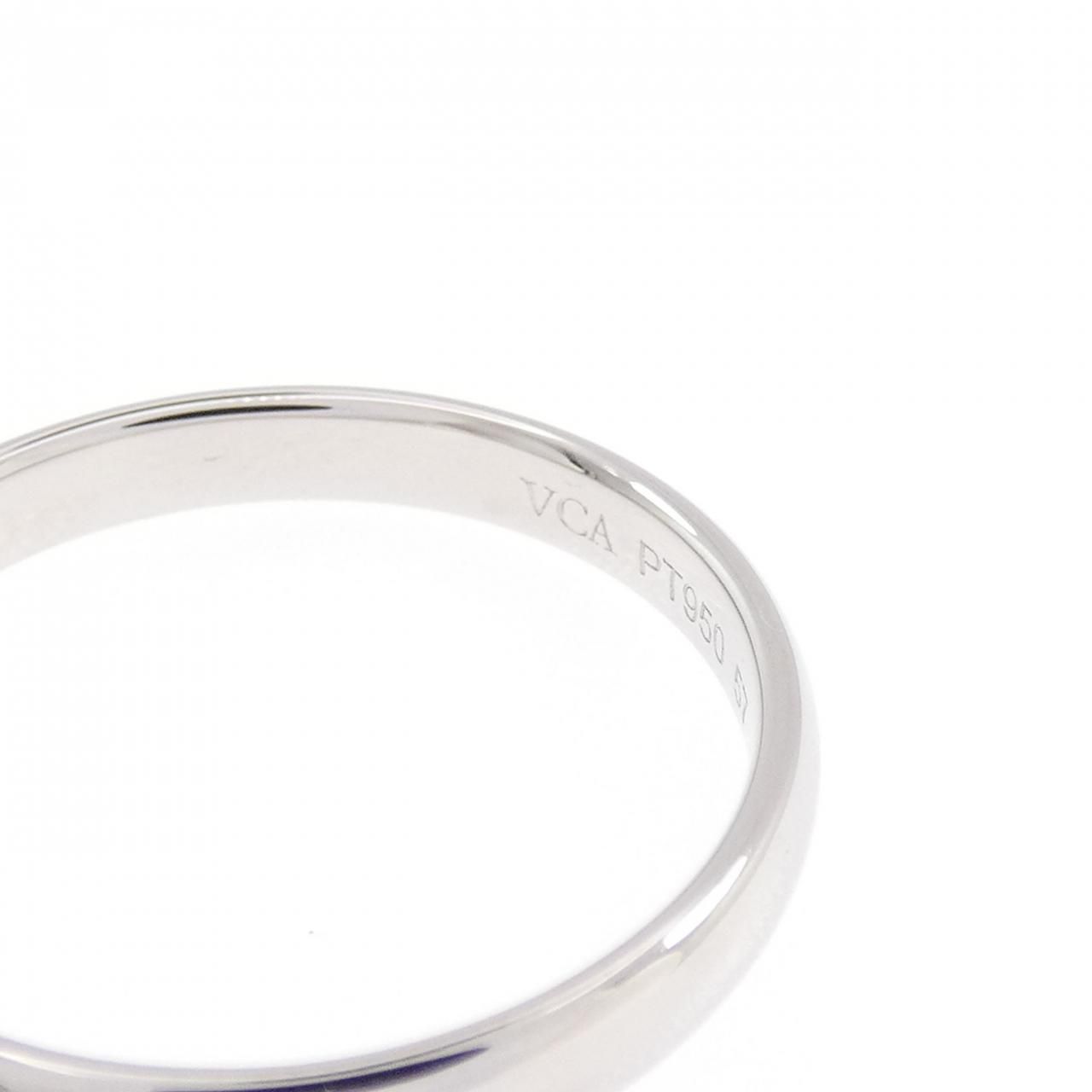 Van Cleef & Arpels Tendrement Ring — view 3