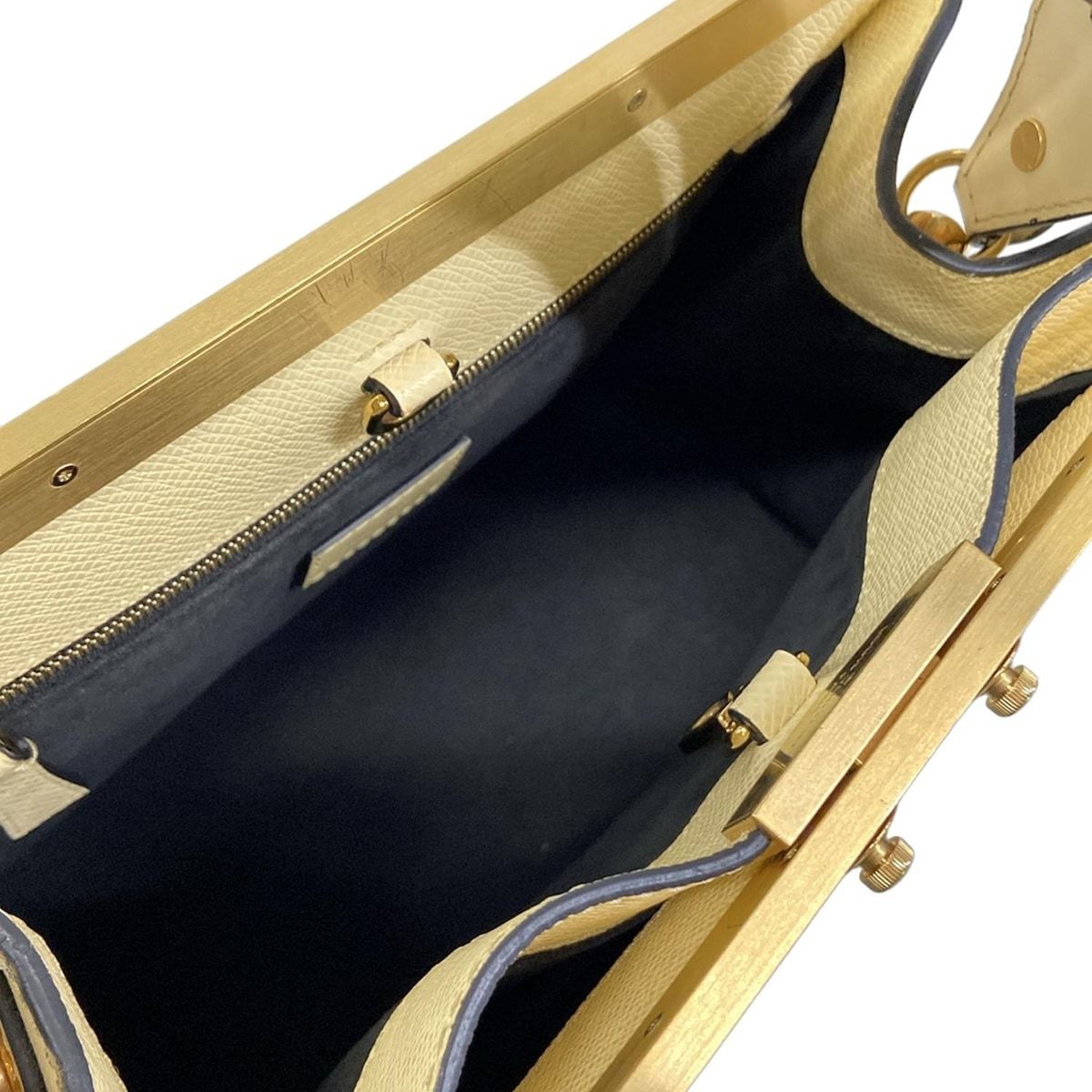 Louis Vuitton Handbag Taiga City Frame Ivory Leather — view 7