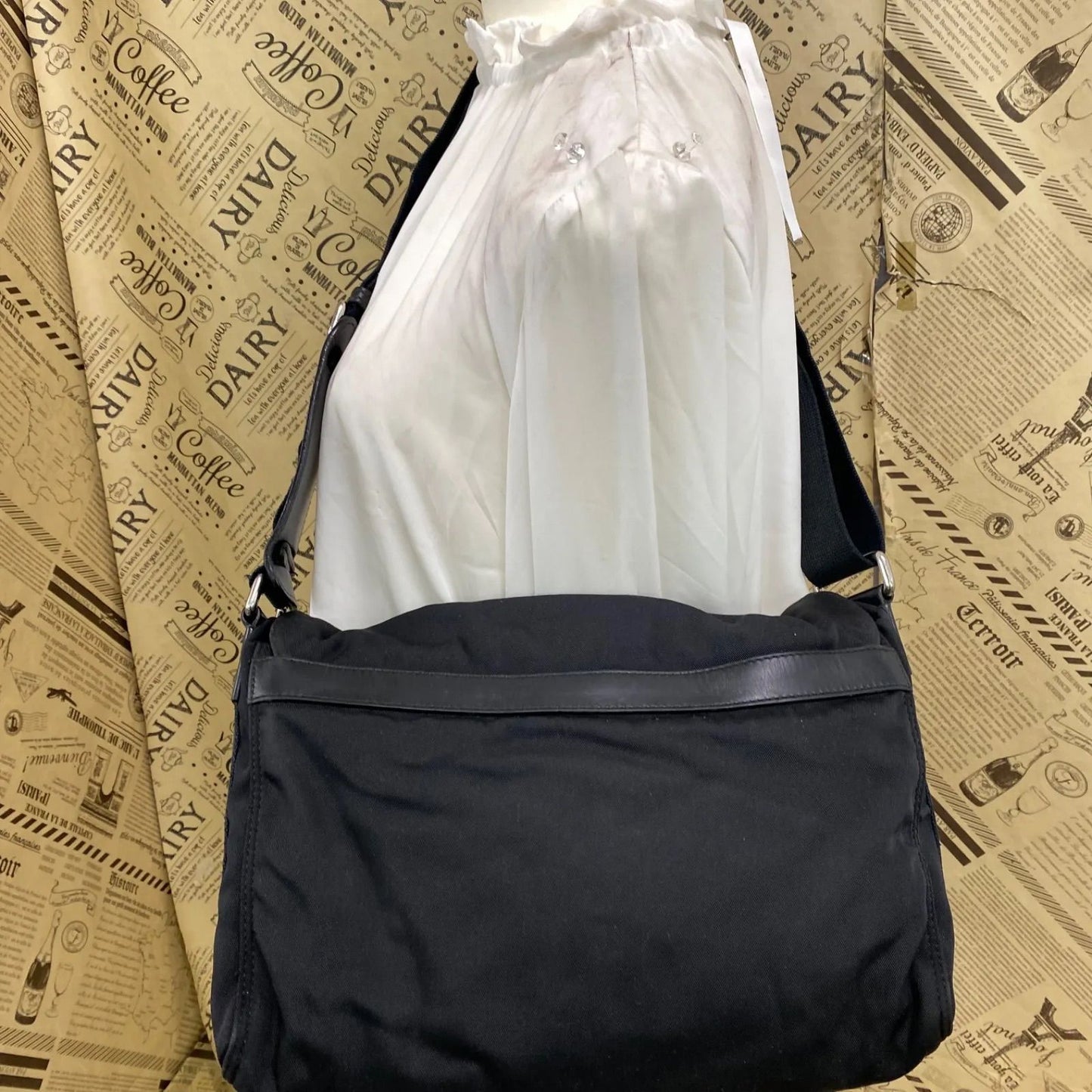 Gucci Sherry Shoulder Bag Canvas Messenger — view 2