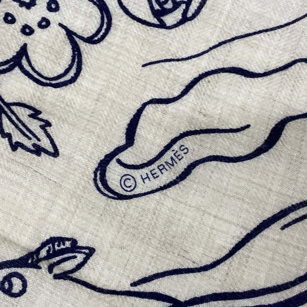 Hermes Shawl Triangle Jean Light Gray Navy Mille ET UN Lapins Cashmere Silk — view 3