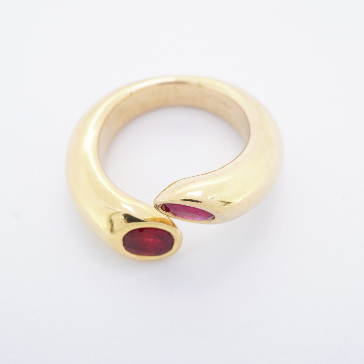 Cartier Ring Ellipse Tet 18k Yellow Gold Ruby Red — view 3