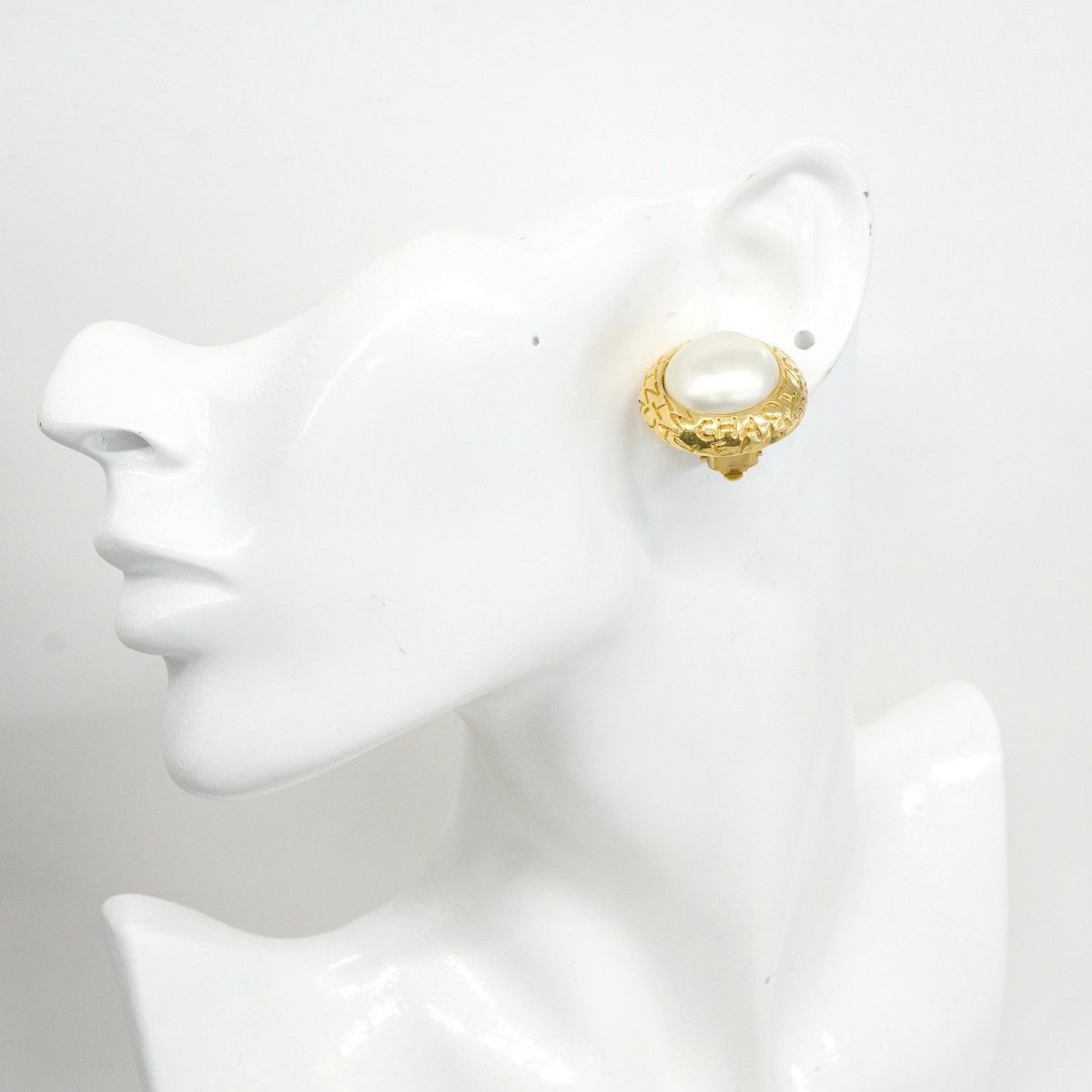 Chanel Earrings Vintage Logo Round — view 5