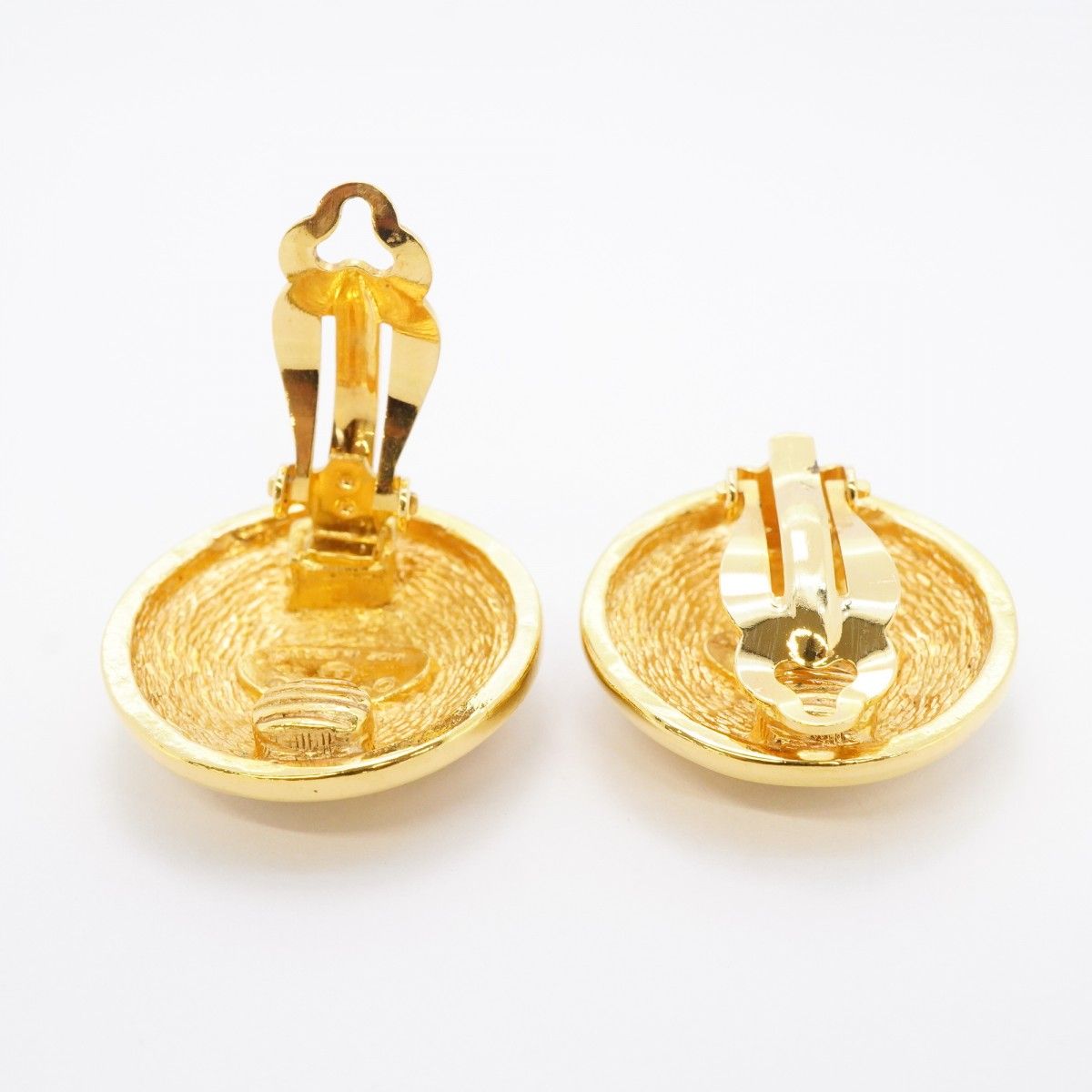 Chanel Earrings Vintage CC Logo Quilted Round — view 3
