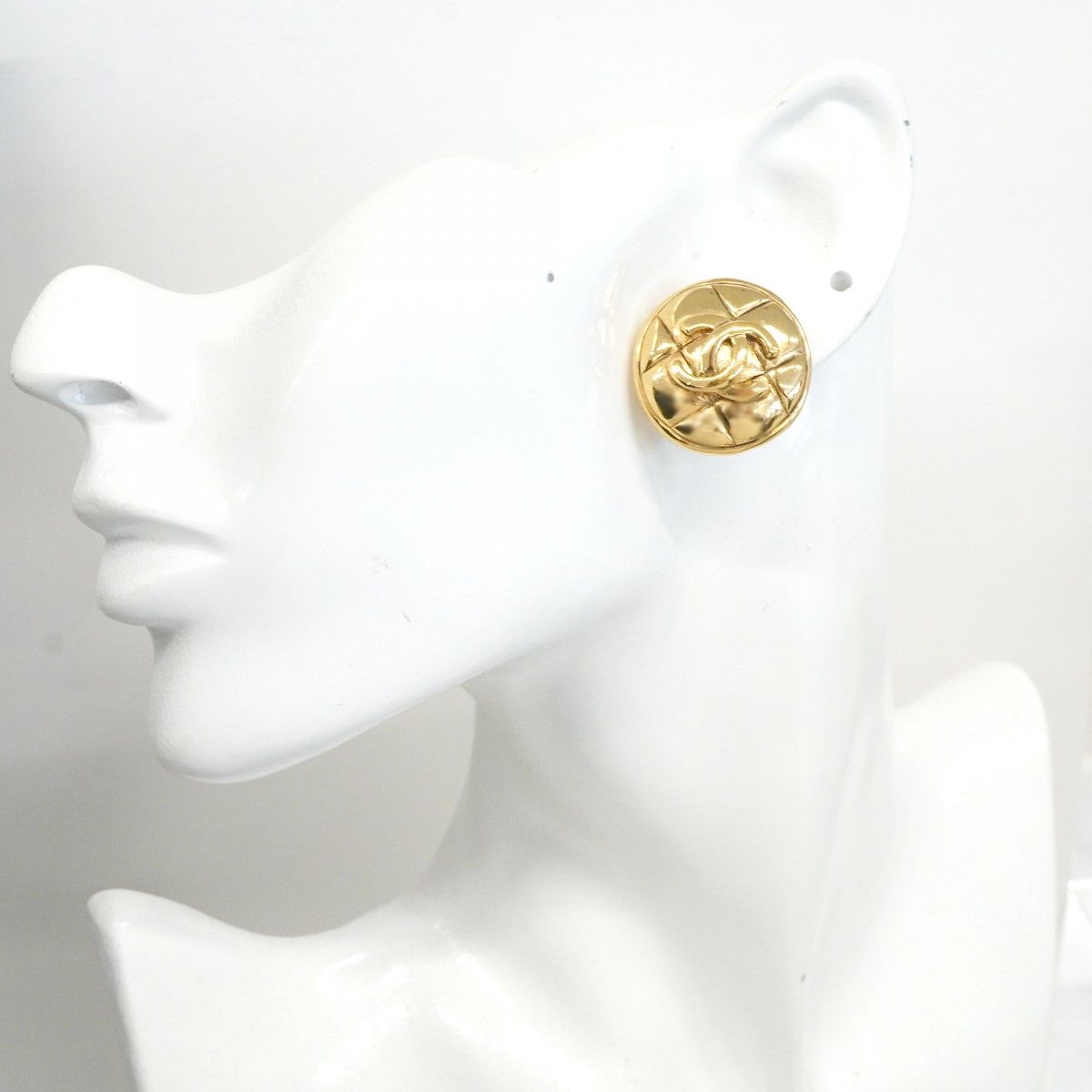 Chanel Earrings Vintage CC Logo Quilted Round — view 5
