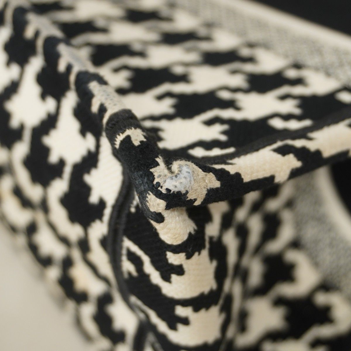 Dior Tote Book Canvas White Black Cles Diss — view 6
