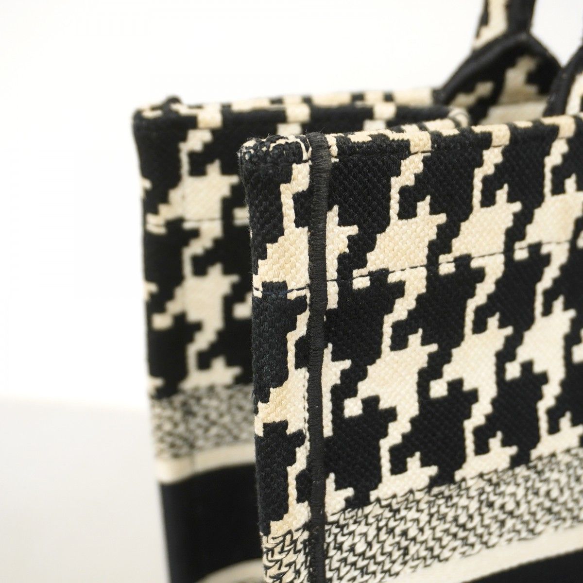 Dior Tote Book Canvas White Black Cles Diss — view 9