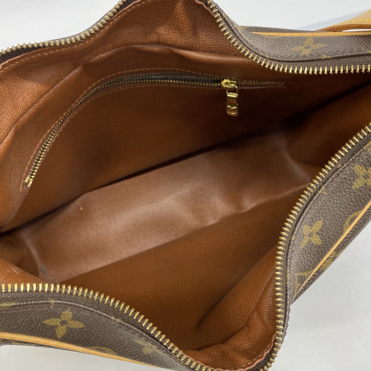 Louis Vuitton Shoulder Bag Monogram Boulogne 30 Brown — view 4