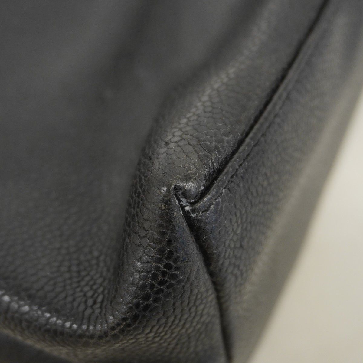 Chanel Shoulder Bag Caviar Leather Black Gold — view 6
