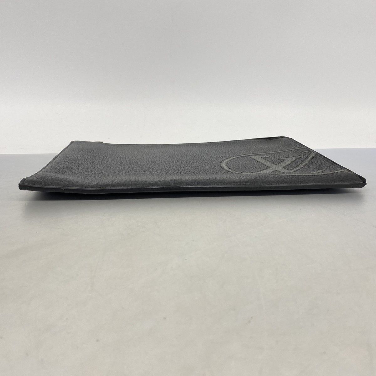 Louis Vuitton Clutch LV Circle Pochette Jour GM Noir — view 3