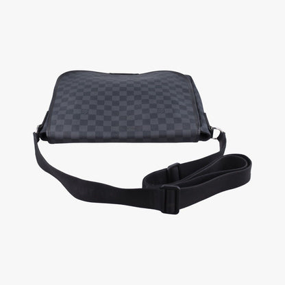 Louis Vuitton Daniel MM Noir Damier Graphite Tote — view 8