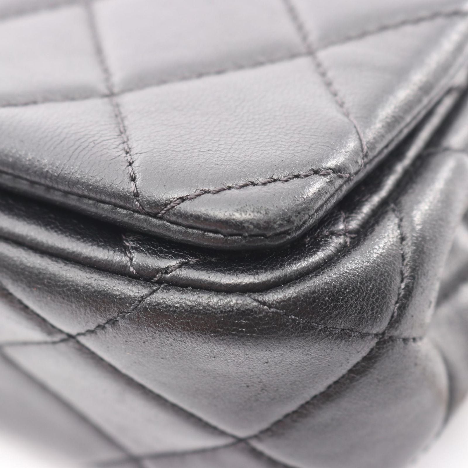 Chanel Shoulder Bag 19 Diznow Quilted Black Lambskin 19 lela Che — view 8