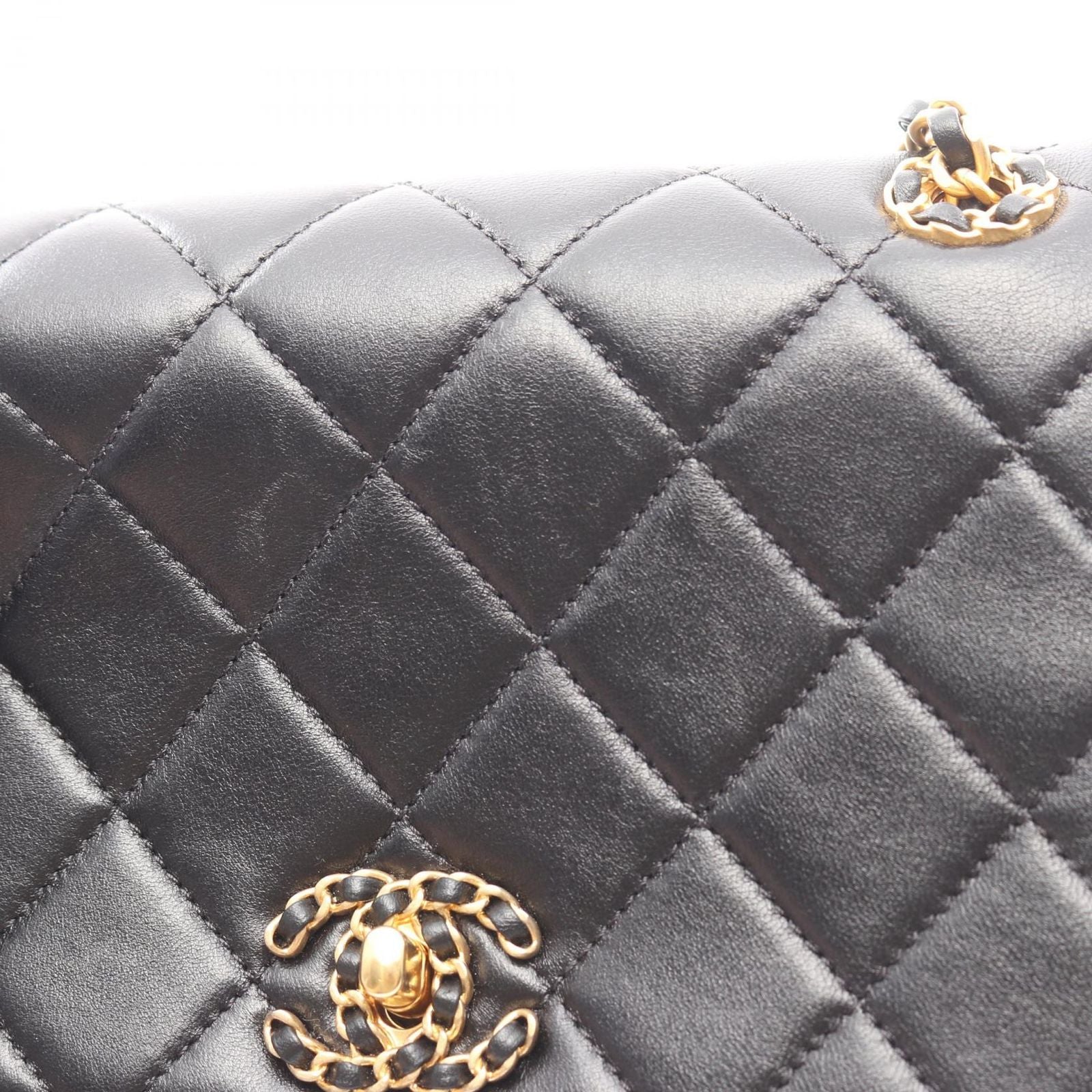Chanel Shoulder Bag 19 Diznow Quilted Black Lambskin 19 lela Che — view 7