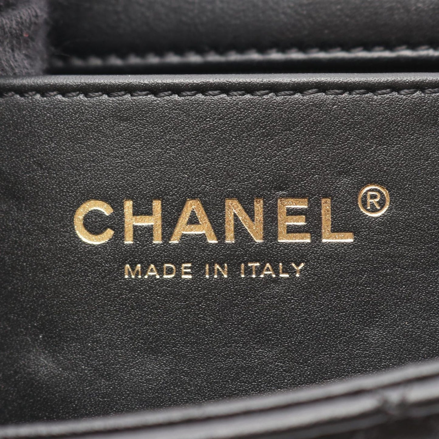 Chanel Shoulder Bag 19 Diznow Quilted Black Lambskin 19 lela Che — view 4