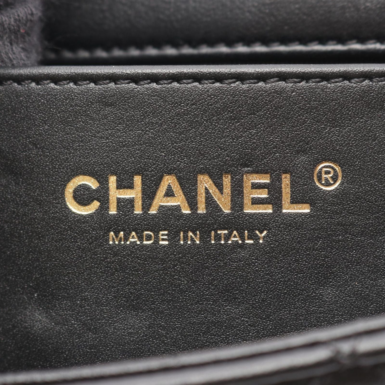 Chanel Shoulder Bag 19 Diznow Quilted Black Lambskin 19 lela Che — view 4