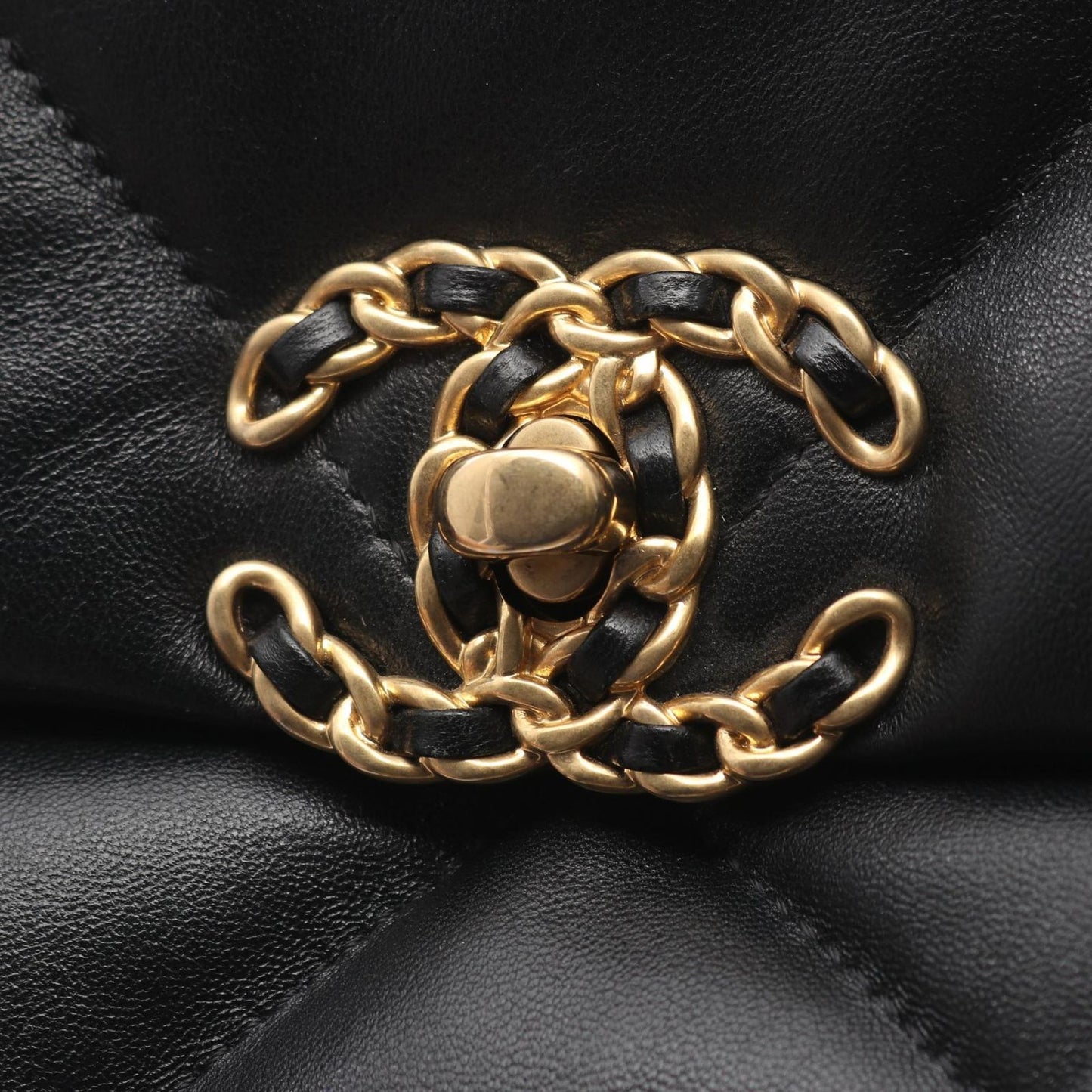 Chanel Shoulder Bag 19 D'isneuf Quilted 2-Way Black Lambskin 19 Chain — view 6