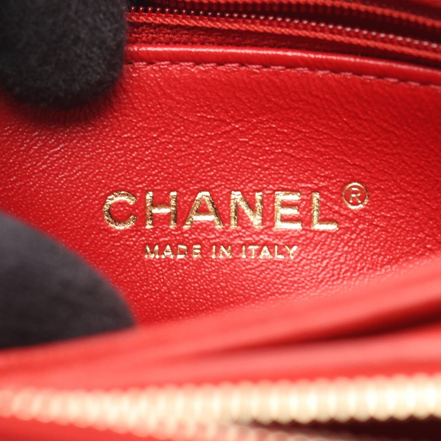 Chanel Shoulder Bag Blanc Stitch Red Leather Chain — view 4