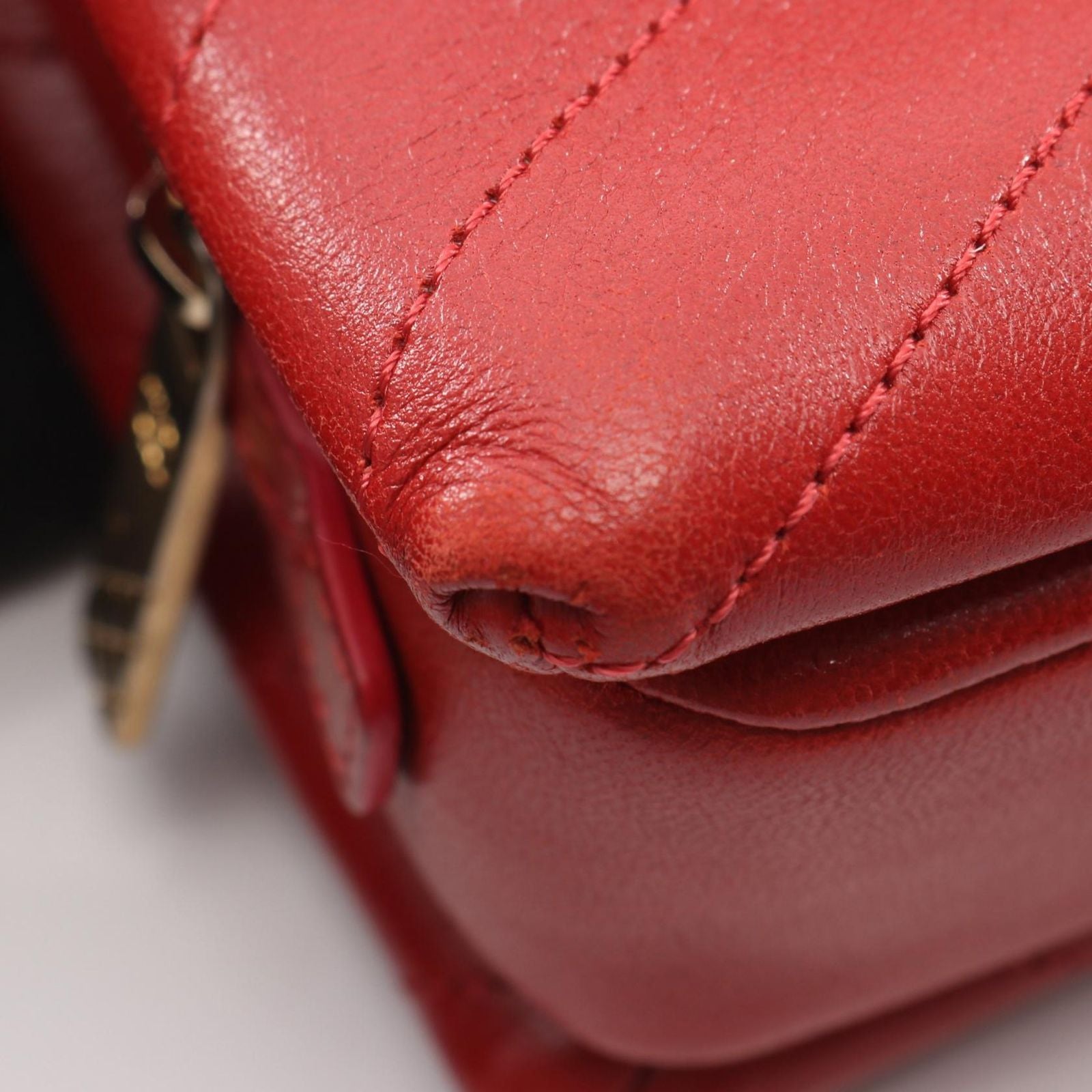 Chanel Shoulder Bag Blanc Stitch Red Leather Chain — view 9
