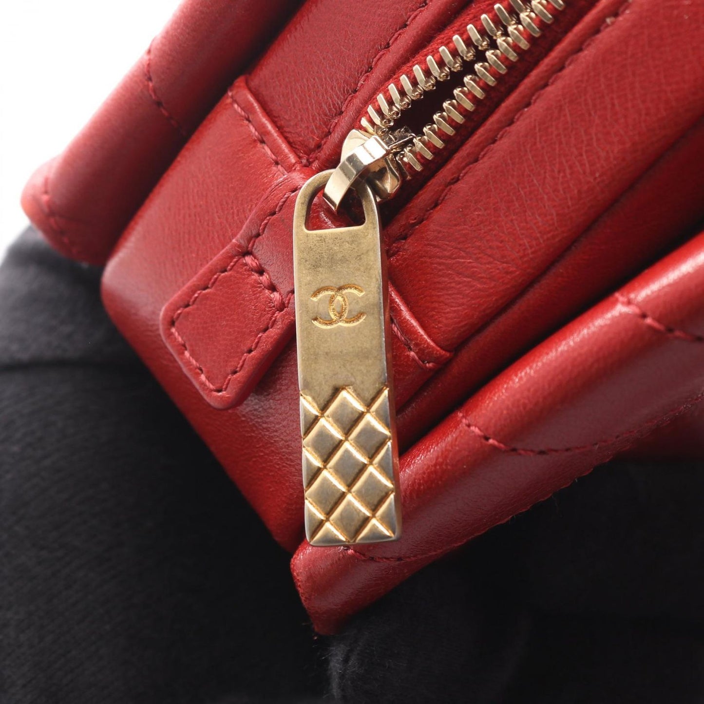 Chanel Shoulder Bag Blanc Stitch Red Leather Chain — view 6