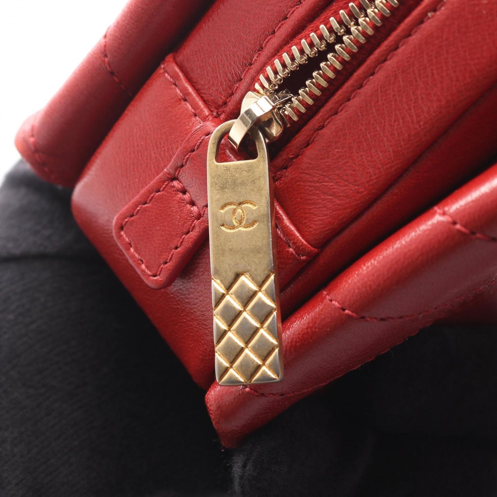 Chanel Shoulder Bag Blanc Stitch Red Leather Chain — view 6