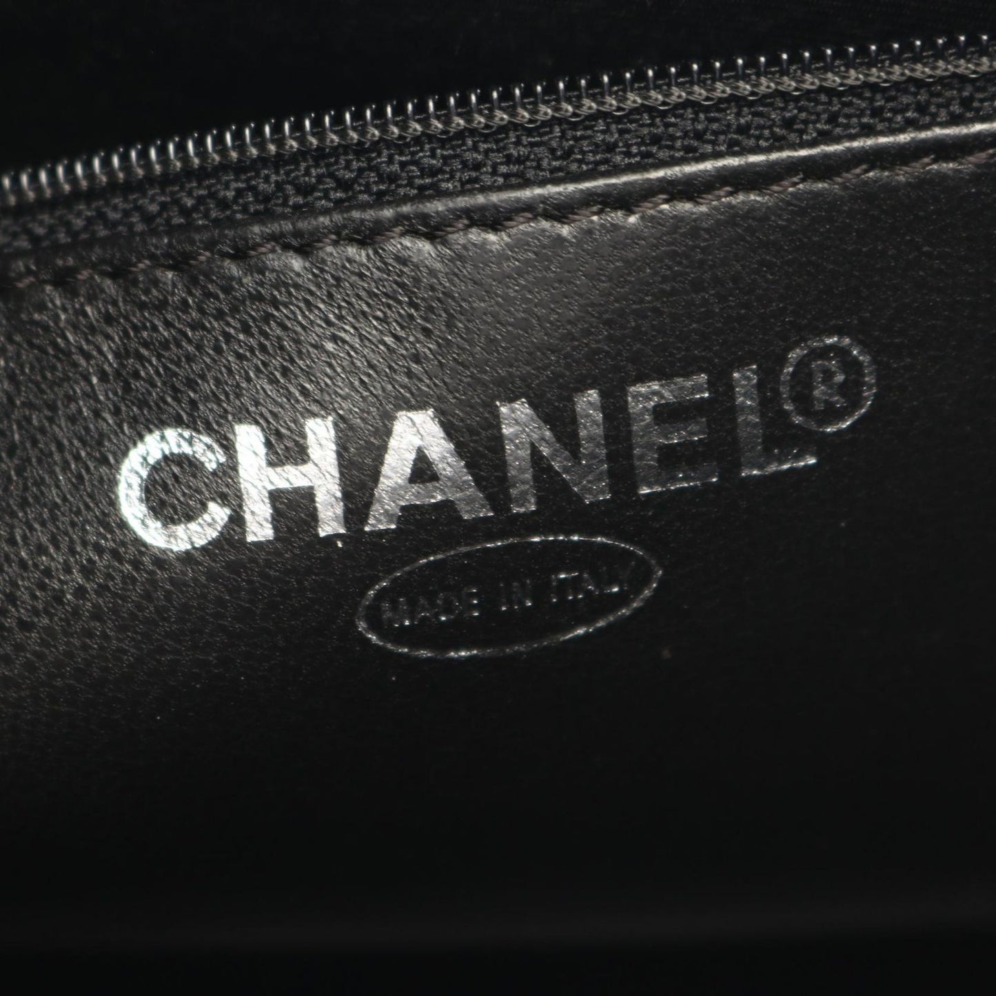 Chanel Tote Medallion Black Caviar Leather — view 4