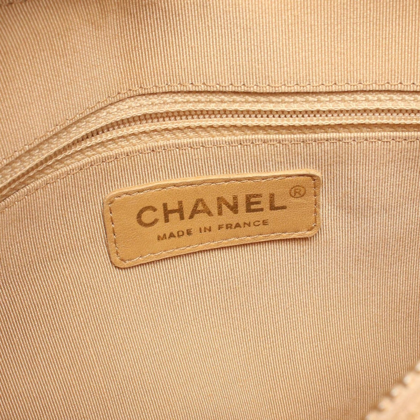 Chanel Shoulder Bag Quilted Caviar Leather CC Logo — view 4
