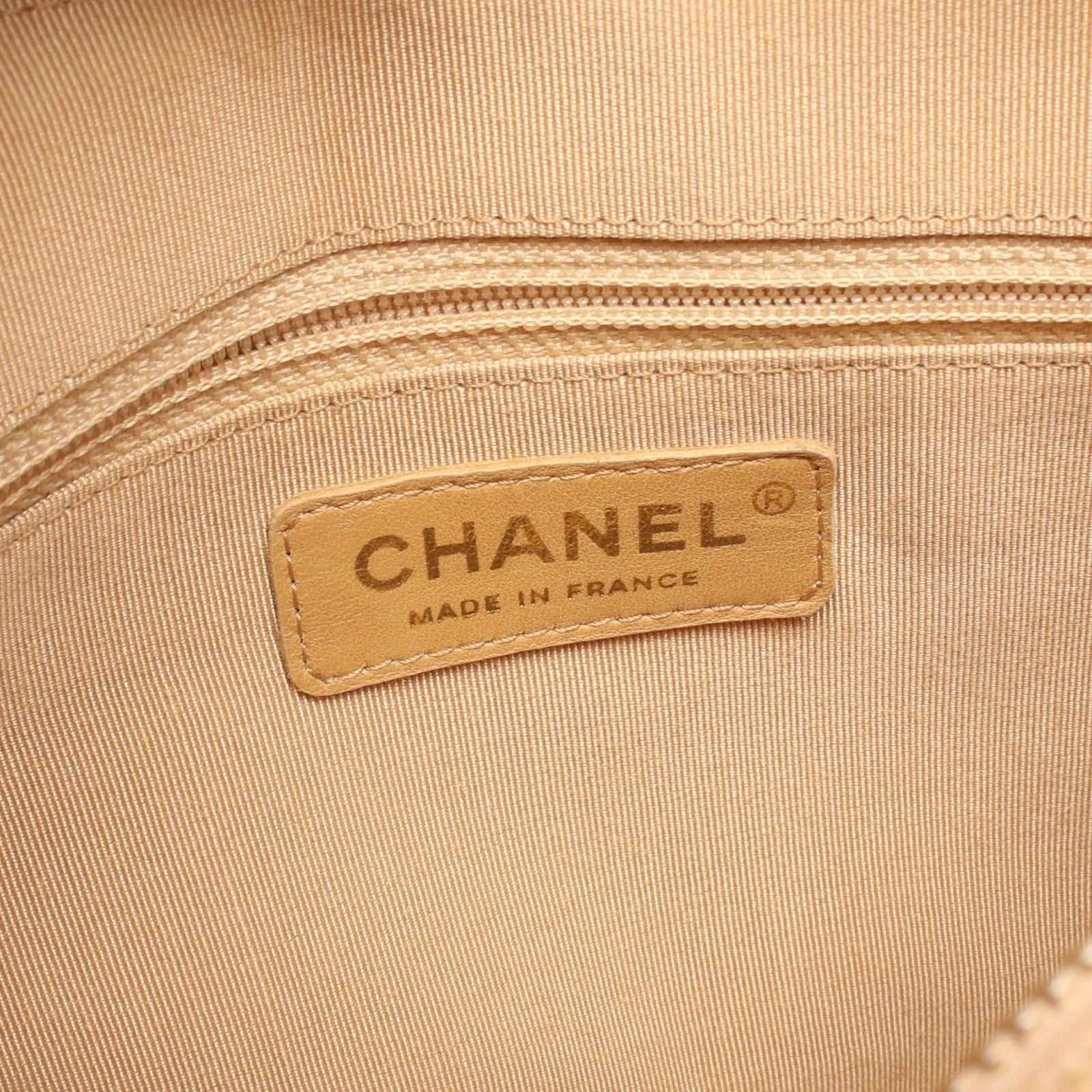 Chanel Shoulder Bag Quilted Caviar Leather CC Logo — view 4