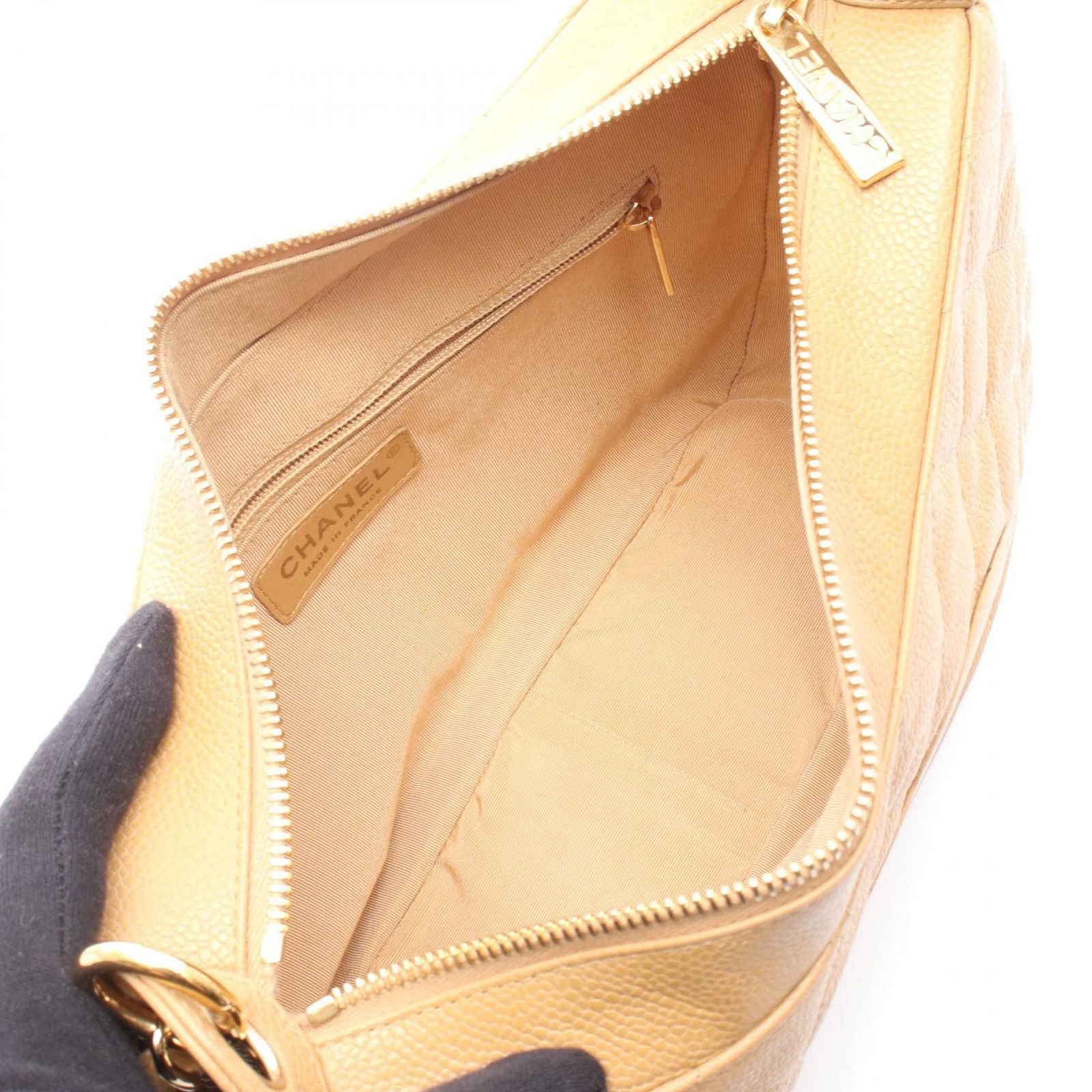 Chanel Shoulder Bag Quilted Caviar Leather CC Logo — view 3