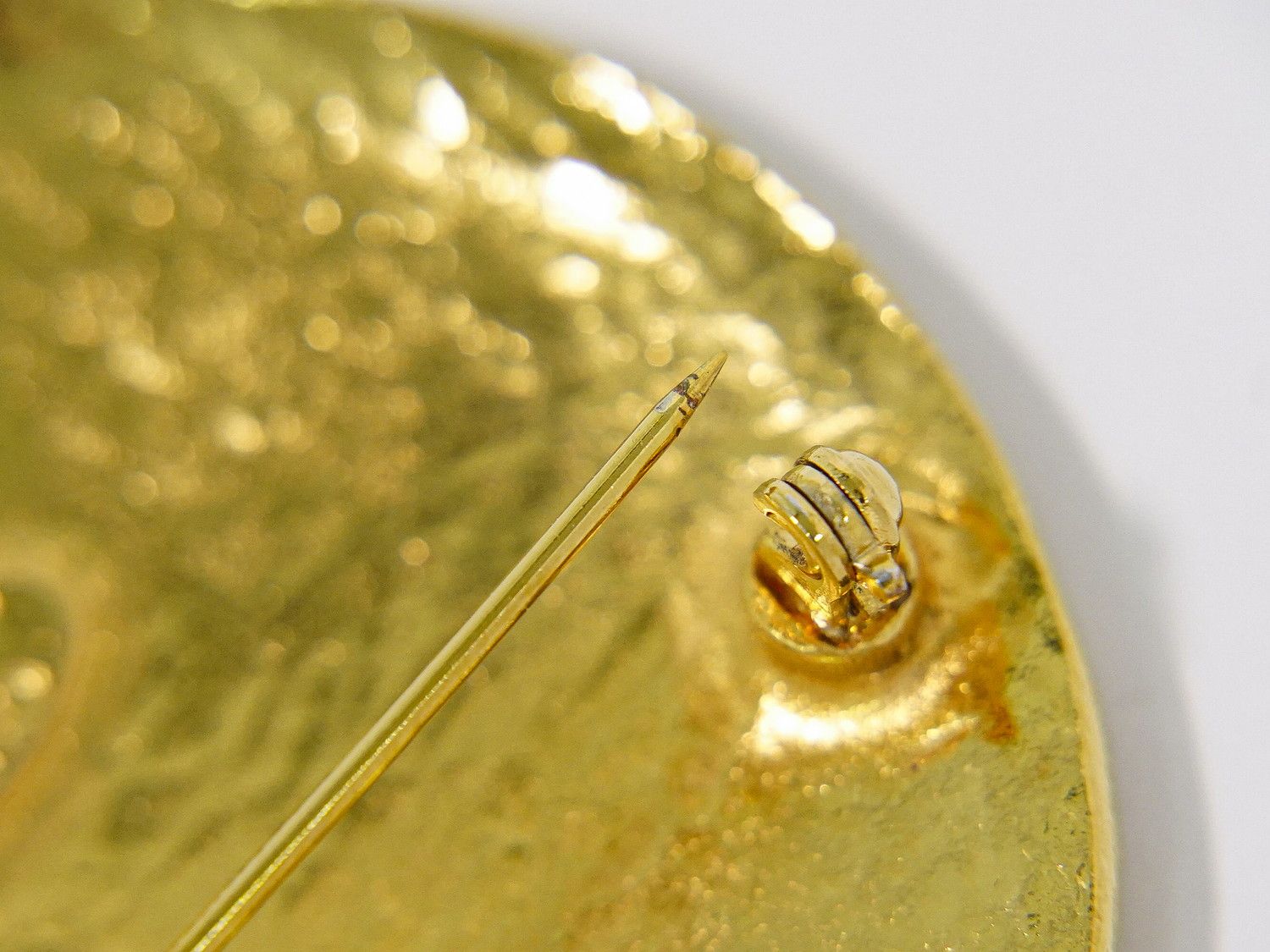 Chanel CC Logo Brooch Gold Plated — view 3