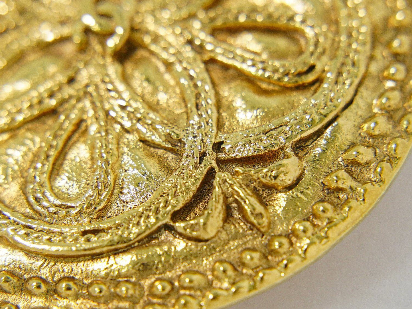 Chanel CC Logo Brooch Gold Plated — view 4