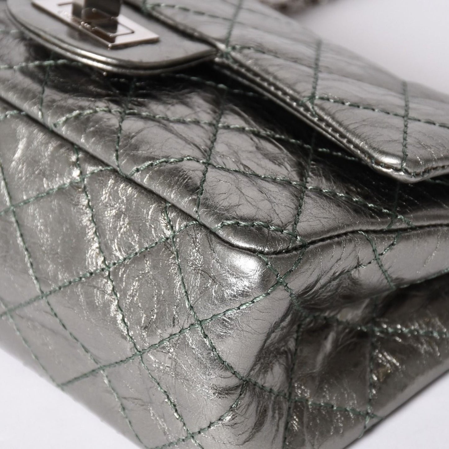 Chanel 2.55 Double Flap Chain Shoulder Bag Vintage Calfskin Metallic Green — view 8